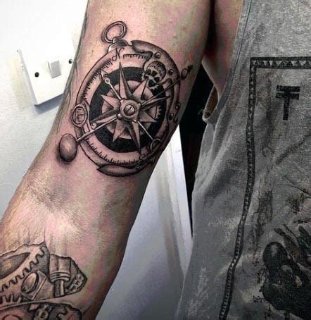 tatuajes para hombre en biceps|Tatuajes de bíceps para hombres: ideas de tatuajes en el interior。